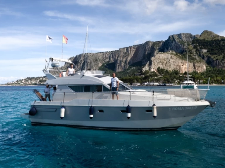 Hyr en Mochi Craft Mochi Craft 42 Fly La Cala (porto Palermo) 