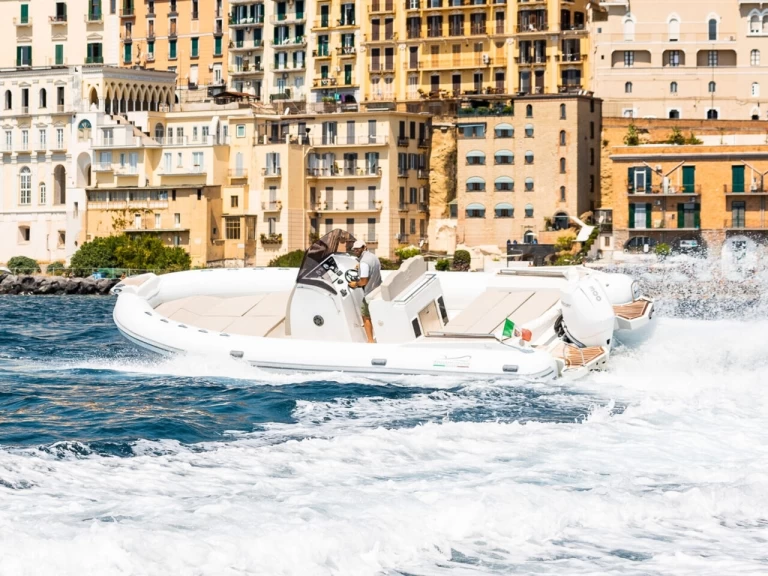 Uthyrning RIB Italiamarine med en båtlicens 