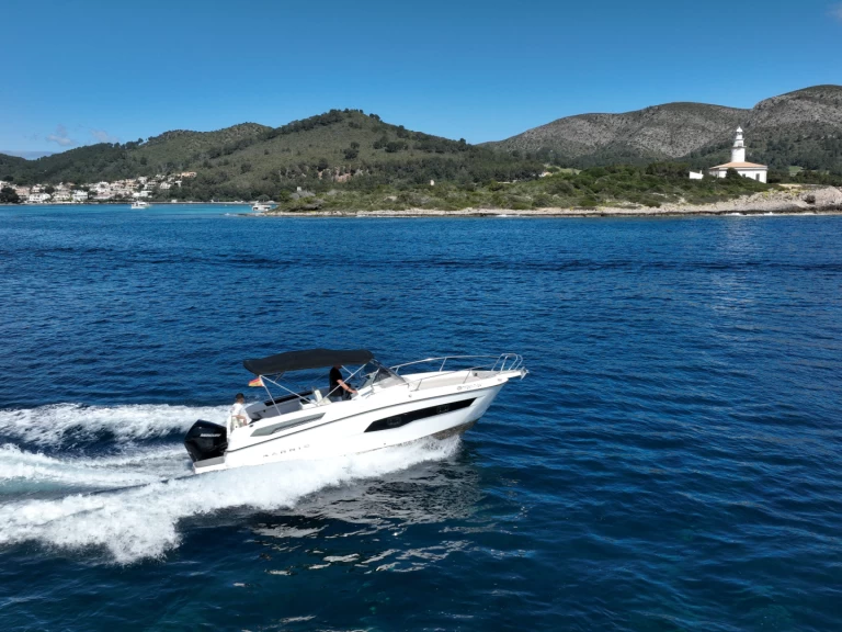 Karnic 702 charter bareboat eller skeppad i Alcudia