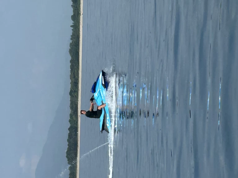 Yamaha VX DeLuxe charter bareboat eller skeppad i Saint-Cyprien