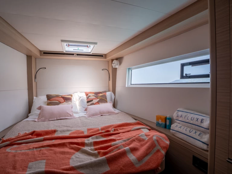 Lagoon Lagoon 51 charter bareboat eller skeppad i Olbia