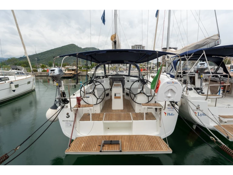 Hyr en Bénéteau Oceanis 34.1 Salerno 