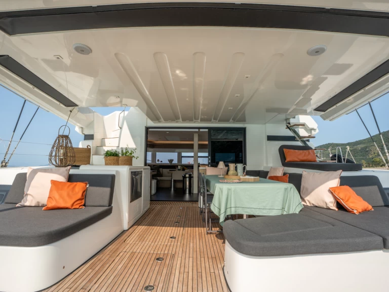 Lagoon Lagoon 55 charter bareboat eller skeppad i Capo d'Orlando