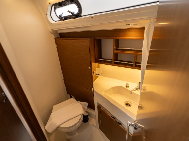 Yacht charter Salerno billig Oceanis 34.1