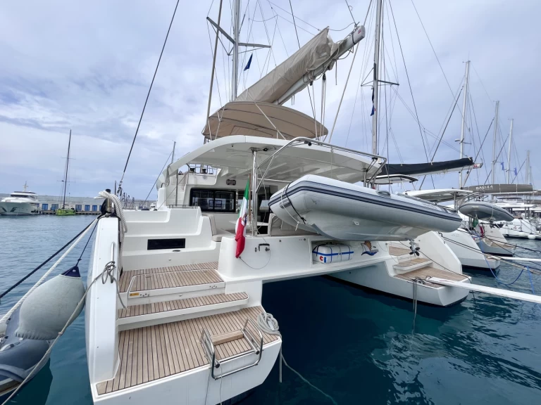 Lagoon Lagoon 46 charter bareboat eller skeppad i Capo d'Orlando