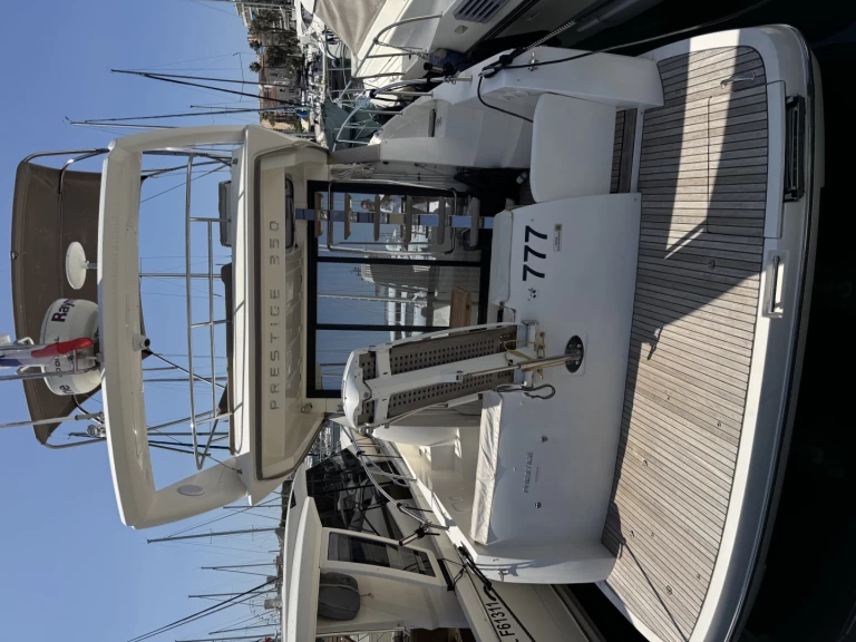 Hyr en Jeanneau Prestige 350 Fly Antibes 