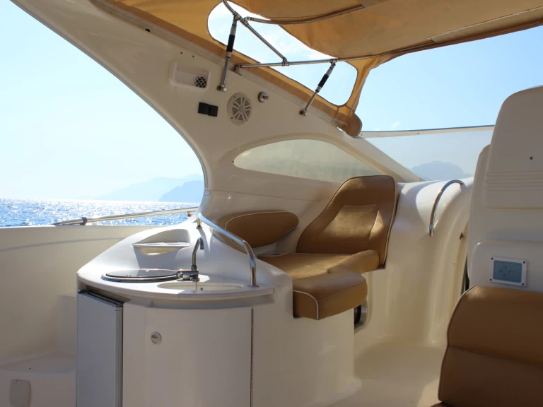 Hyra Motorbåt  med eller utan skeppare Gobbi Marina d'Arechi 