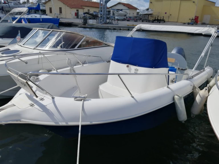Pacific Craft Pacific Craft 550 Open charter bareboat eller skeppad i Toulon