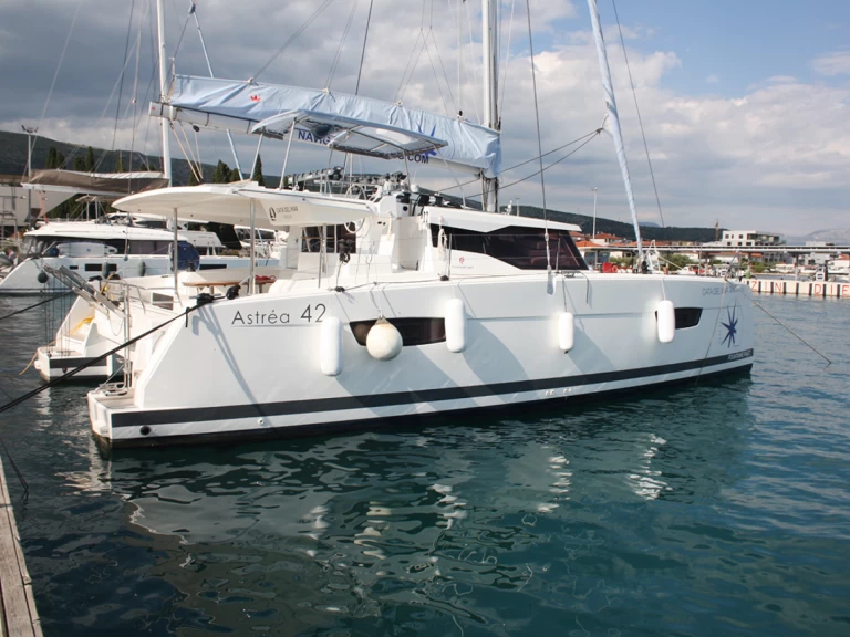 Uthyrning Donji Seget - Fountaine Pajot Astrea 42 av Samboat 