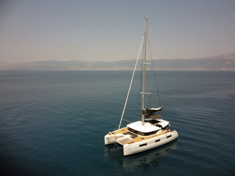 Lagoon Lagoon 46 charter bareboat eller skeppad i Kaštela
