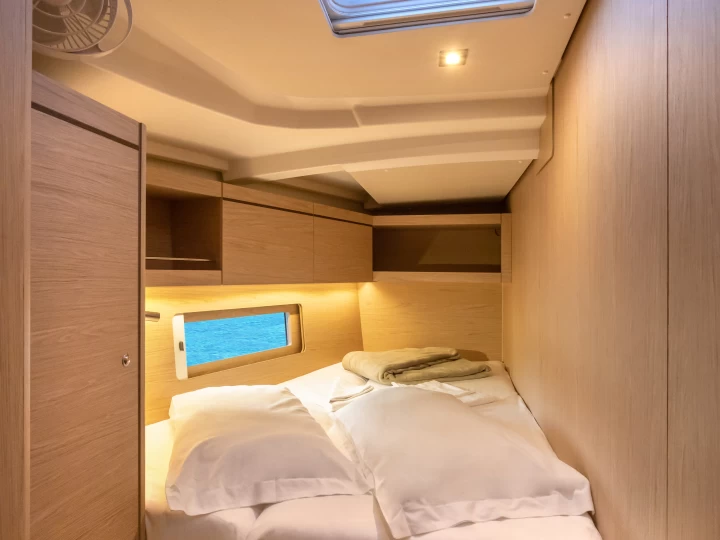 Bénéteau Oceanis 46.1 charter bareboat eller skeppad i Capo d'Orlando