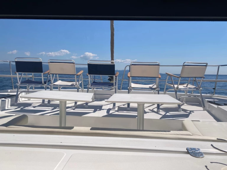 Bali Catamarans Bali 4.1 charter bareboat eller skeppad i Cagliari