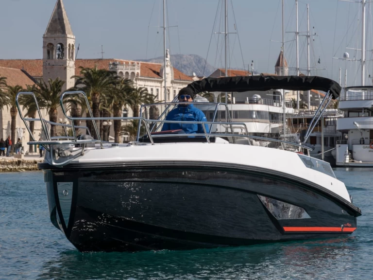 Arrow Arabis 23 Arrow Arabis 23 charter bareboat eller skeppad i Trogir 