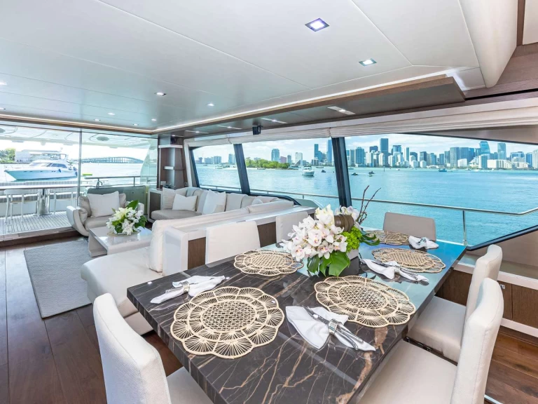 Uthyrning Lyx yacht i Miami  - Ferretti HOYA SAXA