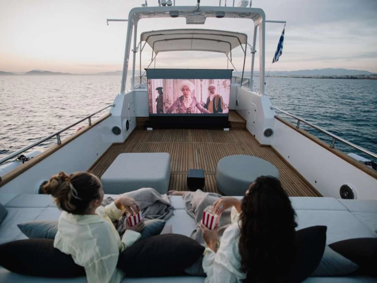 Hyra Lyx yacht med eller utan skeppare Versilcraft Aten 