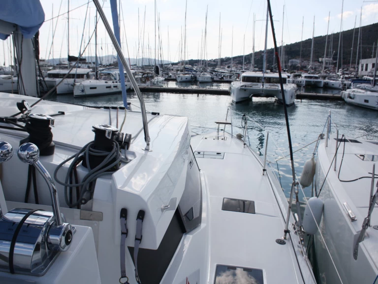 Hyra Katamaran  med eller utan skeppare Fountaine Pajot Donji Seget 