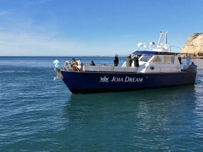 Yate Cantiere Navale Yate Sciallino charter bareboat eller skeppad i Portimão