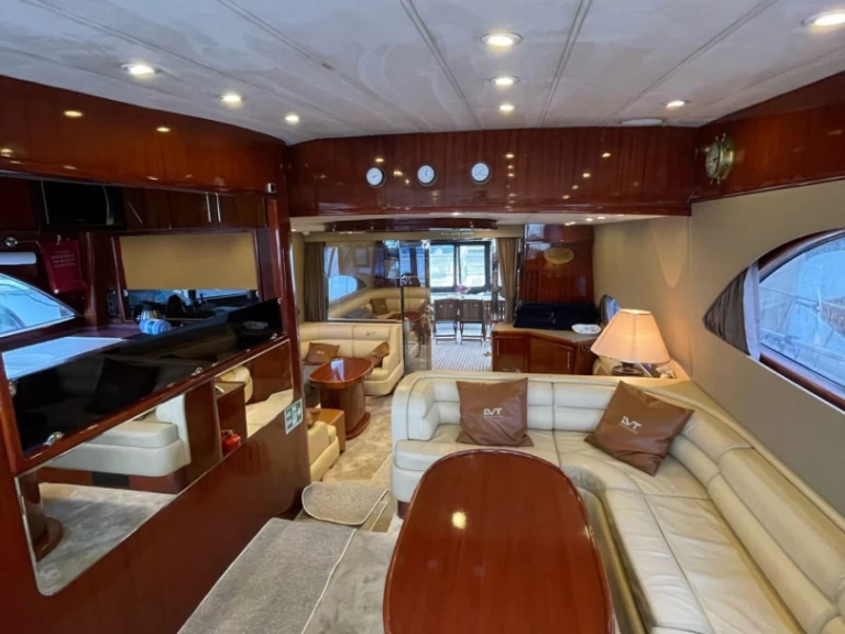 Uthyrning Lyx yacht costom made med en båtlicens 