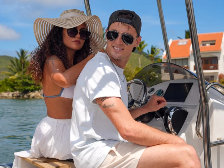 Hyr en Rib 760 Simpson Bay Yacht Club Marina 