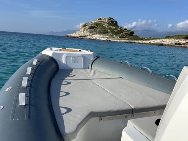 Uthyrning RIB FANALE MARINE med en båtlicens 