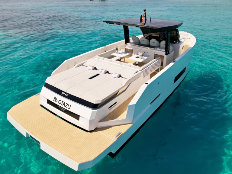 Cranchi Antonio d42 charter bareboat eller skeppad i Ibiza Town