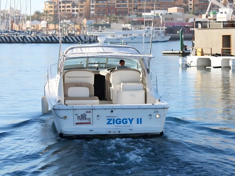 Uthyrning Lyx yacht Custom Made med en båtlicens 