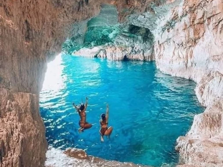 Hyr en Tullio-Abbate elite 35 Marina Aliki 