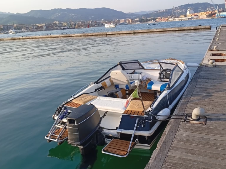 hellas pegasus + selva xrs 40 HP Pegasus charter bareboat eller skeppad i Porto Mirabello