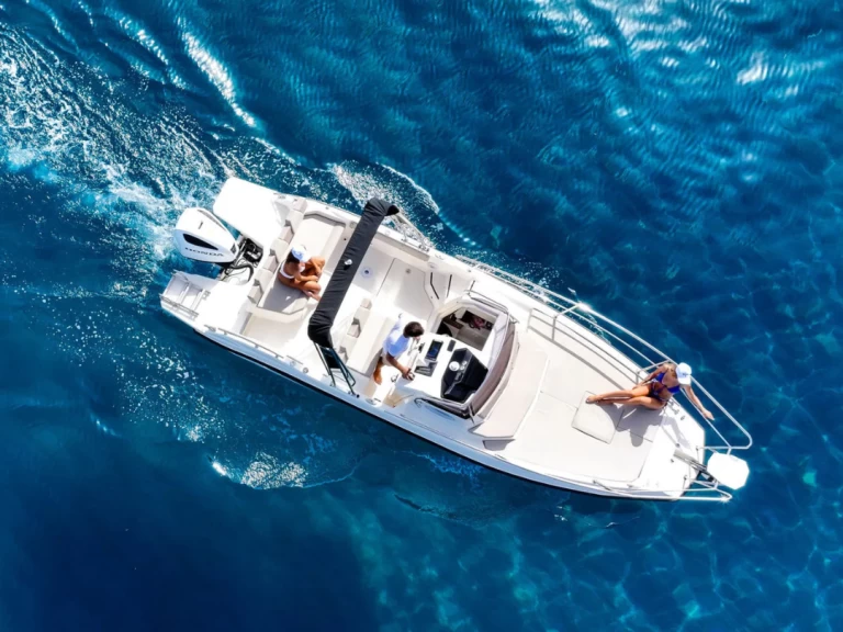 Uthyrning Motorbåt  Trimarchi med en båtlicens 