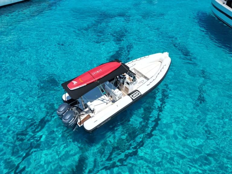 Uthyrning RIB Almarine med en båtlicens 