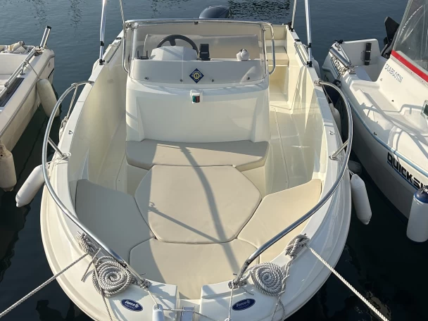 Jeanneau cap-camarat 505 Style charter bareboat eller skeppad i Saint Raphael