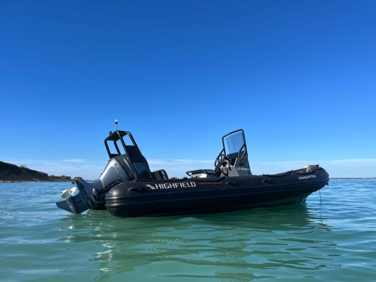 Highfield COASTER 60 charter bareboat eller skeppad i Lorient