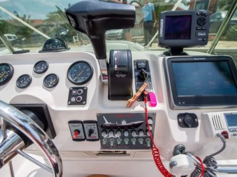 Uthyrning Motorbåt  Zar med en båtlicens 