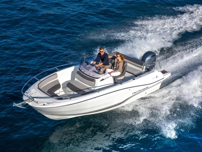 Jeanneau Cap Camarat 6.5 CC Serie 3 charter bareboat eller skeppad i Lorient