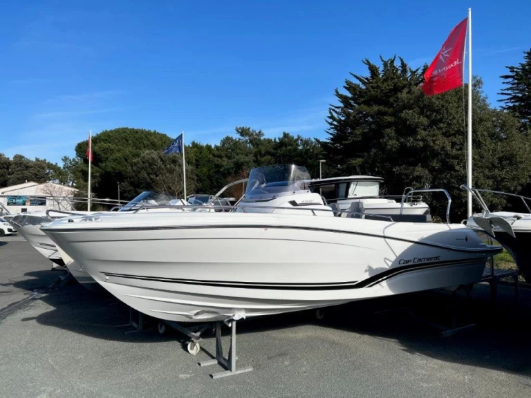 Hyra Motorbåt  med eller utan skeppare Jeanneau La Flotte 