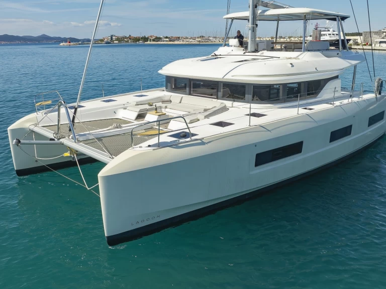Lagoon Lagoon 55_5 Cabins charter bareboat eller skeppad i Sukošan