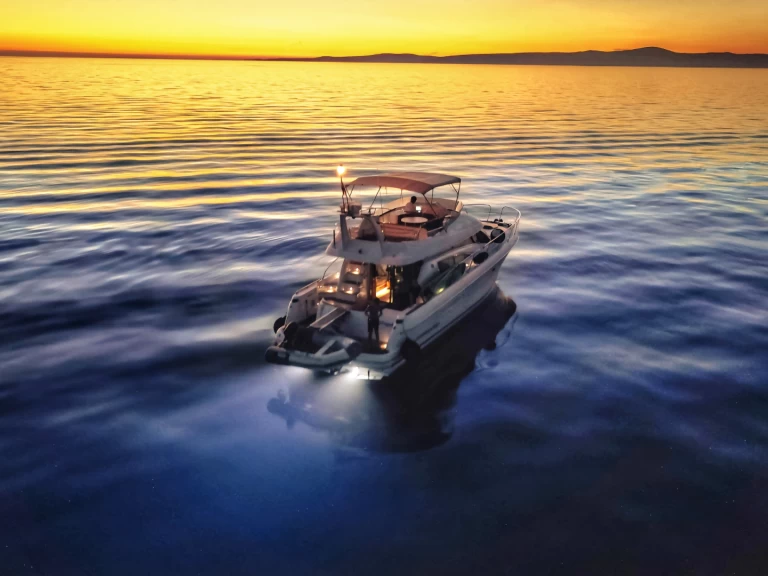 Yacht charter Bol billig Prestige 46
