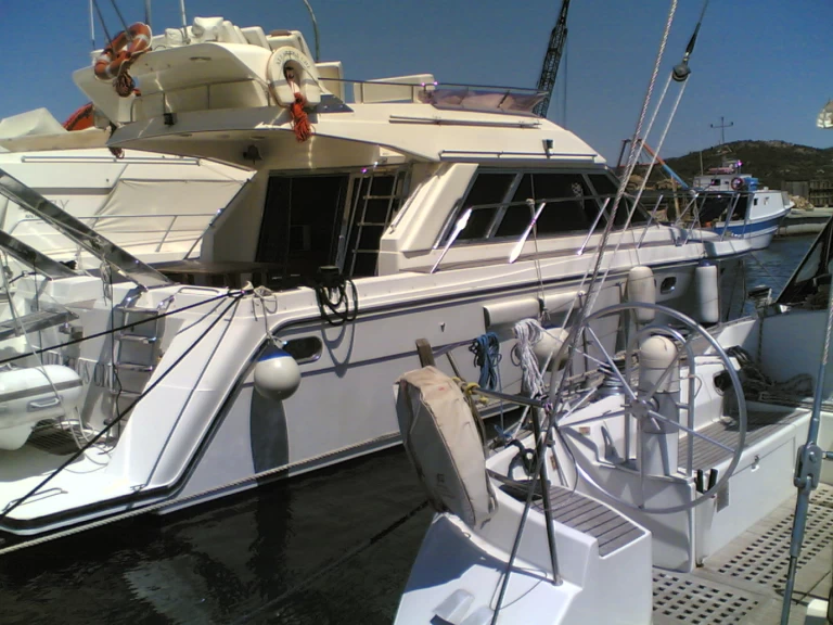 Horizon Elegance 54 Fly charter bareboat eller skeppad i Porto Turistico Di Roma (Ostia)