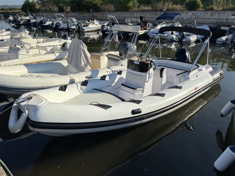 Yacht charter Hyeres billig Selva 650 Family