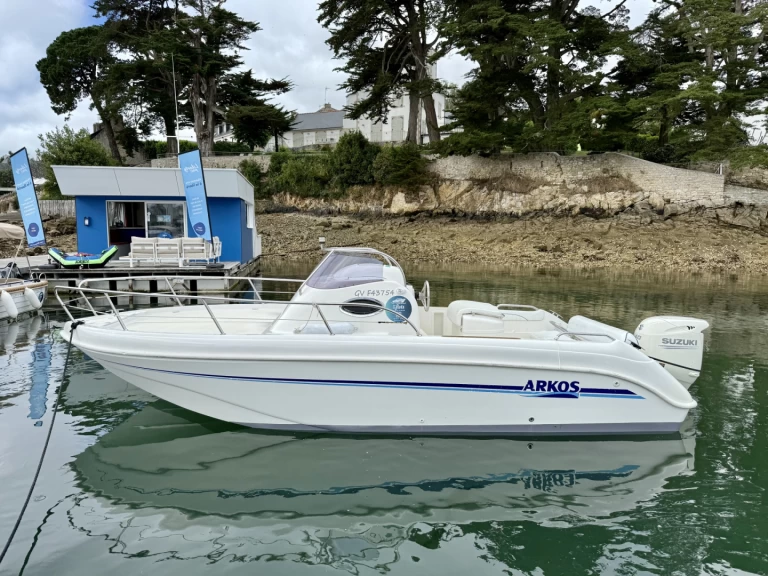 Uthyrning Motorbåt  Arkos med en båtlicens 