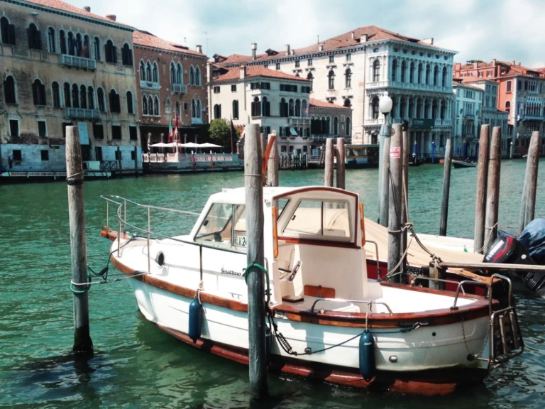 Sciallino Sciallino 20 charter bareboat eller skeppad i Venice