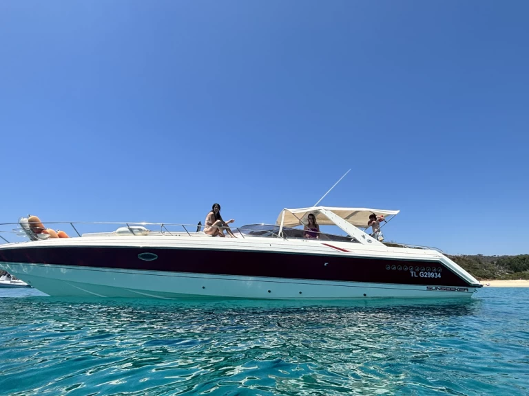 Uthyrning Motorbåt  Sunseeker med en båtlicens 