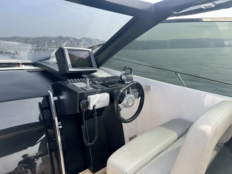 Rio Yachts Parana 38 charter bareboat eller skeppad i Marseille