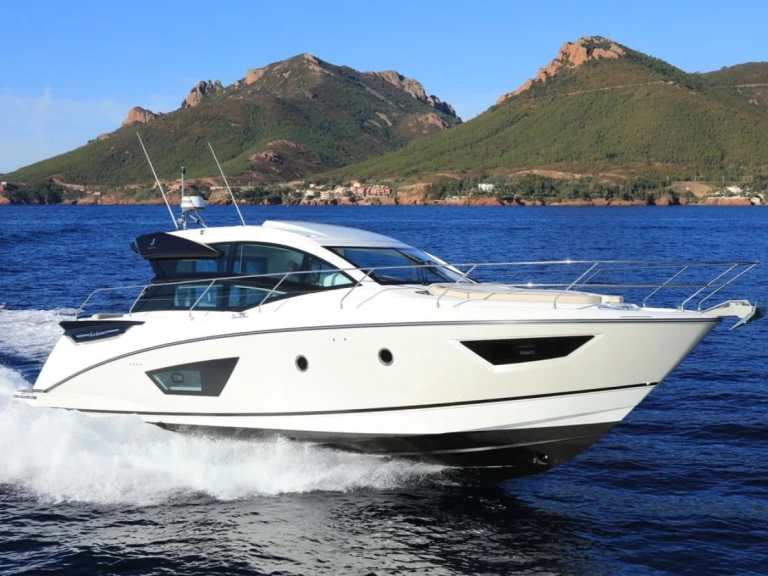 Hyr en Bénéteau GRAN TURISMO 50 HT Marine de Sant'Ambrogio 