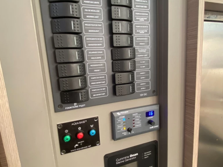 Hyra Katamaran  med eller utan skeppare Fountaine Pajot Marine de Sant'Ambrogio 