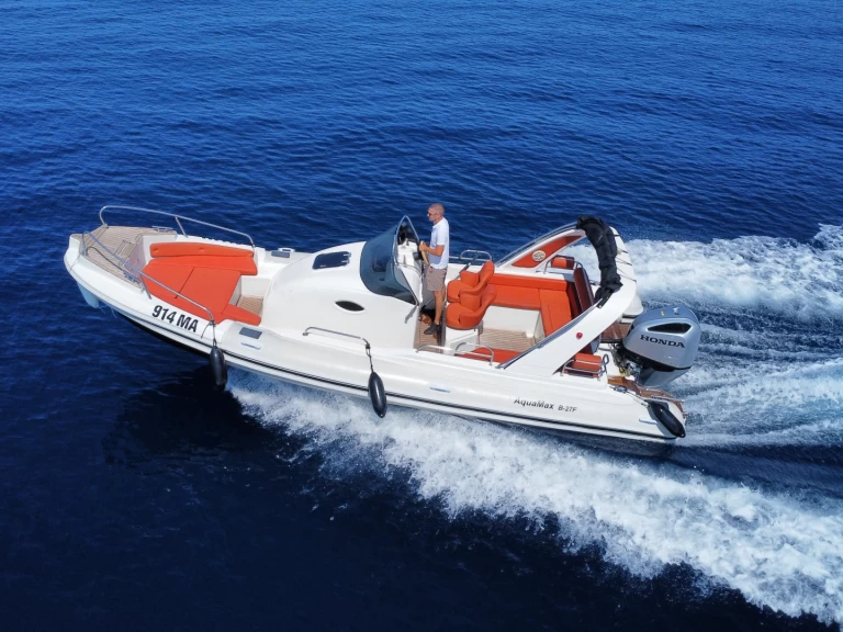 Yacht charter Makarska billig Aqumax B-27F
