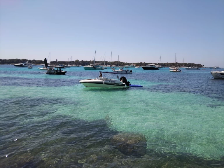 Uthyrning Vieux Port de Cannes - Four Winns Horizon 180 av Samboat 