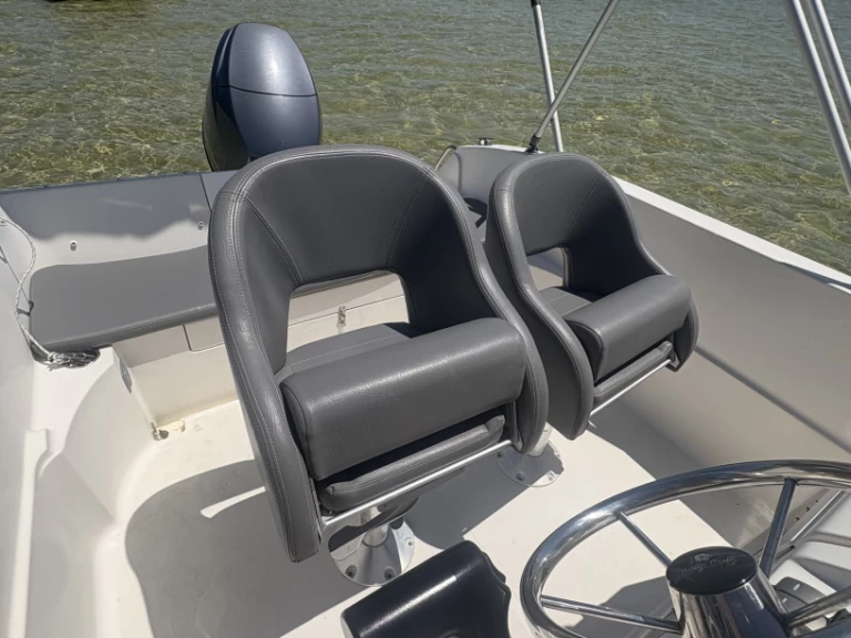 Pacific Craft Pacific Craft 545 Trendy charter bareboat eller skeppad i Sanguinet