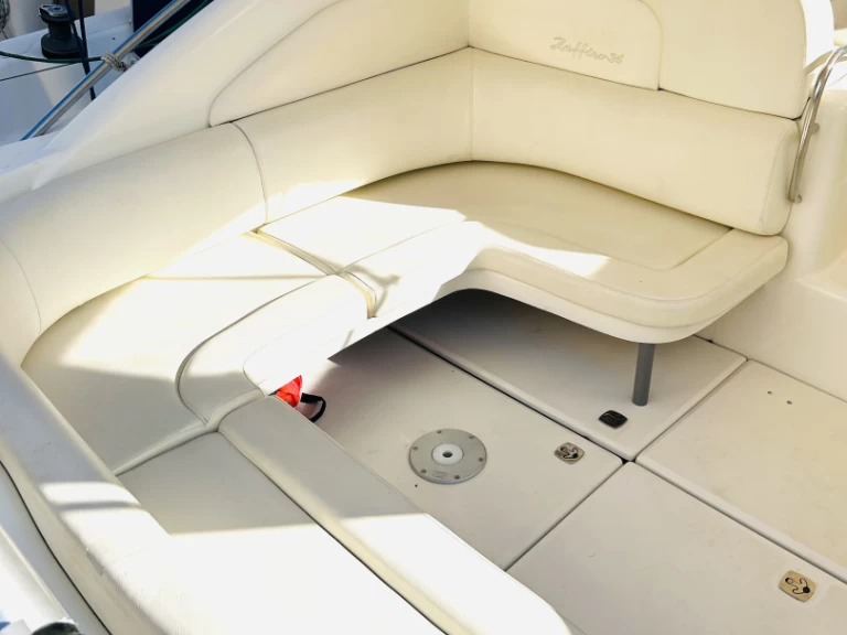 Uthyrning Motorbåt  Cranchi med en båtlicens 