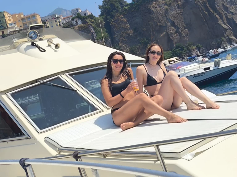 Raffaelli Regal 35 charter bareboat eller skeppad i Castellammare di Stabia